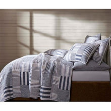 Load image into Gallery viewer, Finn Bedding